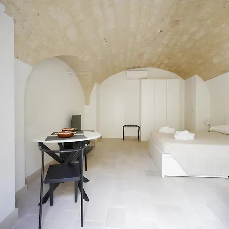 Palazzo Della Torre 004 - Historical Modern 3* Bari