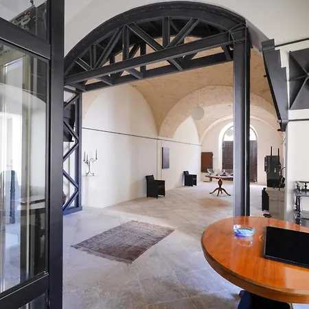 Palazzo Della Torre 004 - Historical Modern 3* Bari