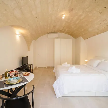 Apartmanhotel Palazzo Della Torre 004 - Historical Modern Bari